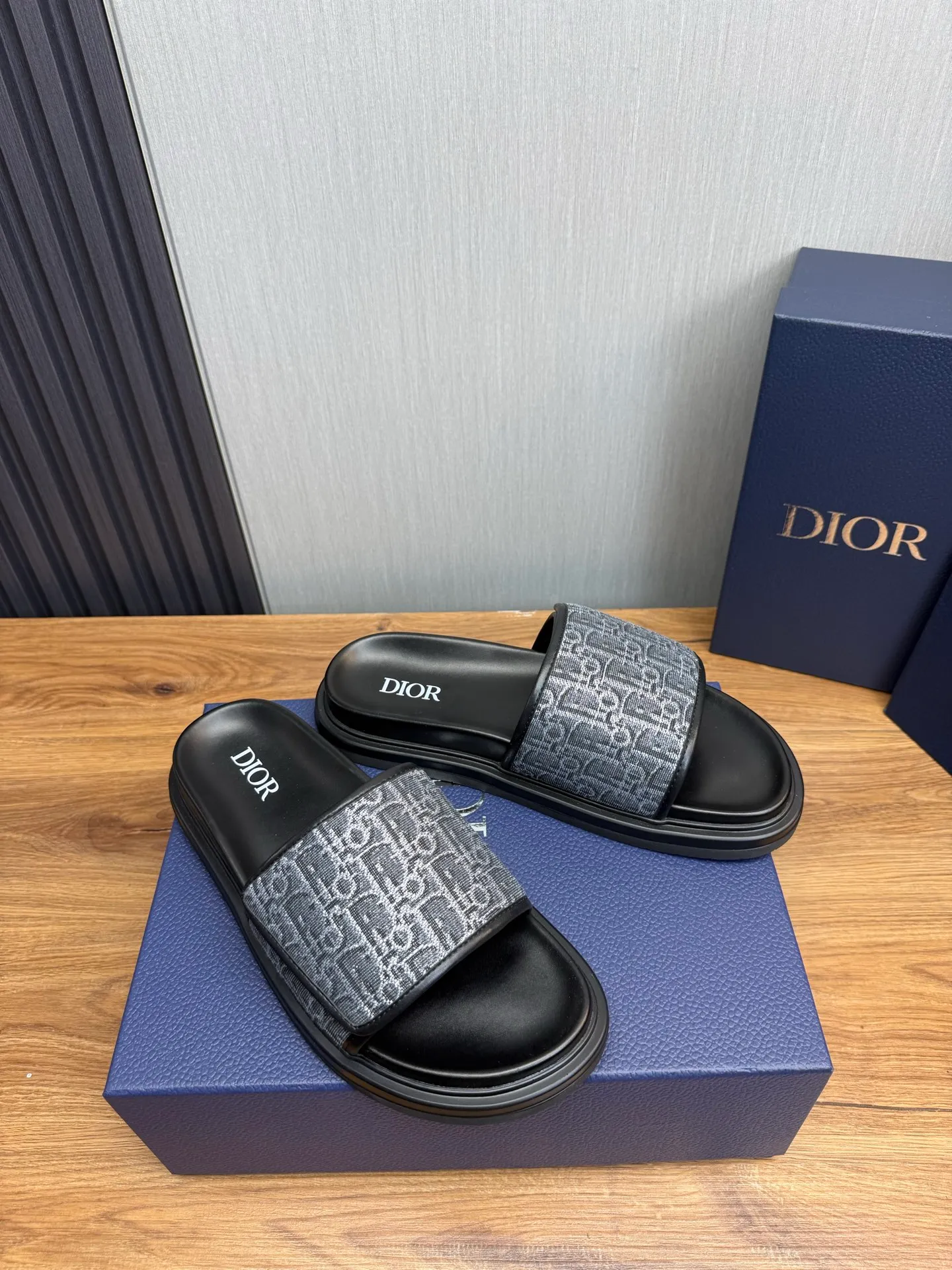 Men's shoes 💰280💰 Dior. Men's slippers 🩴Official website 1:1 production 38-45 yards 45 46 🉑️Customized original material shipped✅